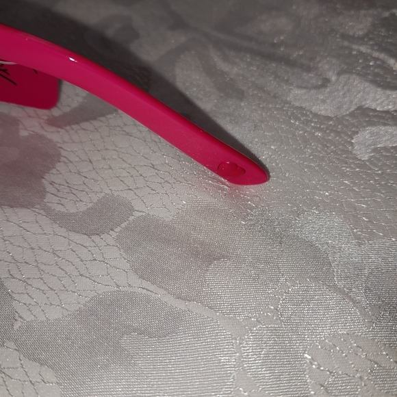 Betsey Johnson Not So Basic Sunglasses - Picture 4 of 8